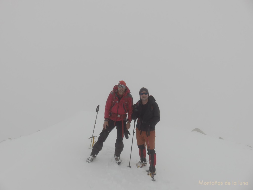 Antoni y Joaquín en la cima de la Punta de Las Olas, 3.022 mts.
